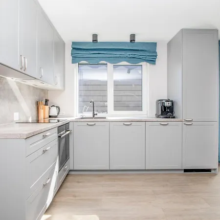 Cohost I 2bd With Private Terrace