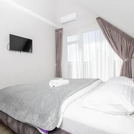 Hotel Cohost I 2bd With Private Terrace 4*