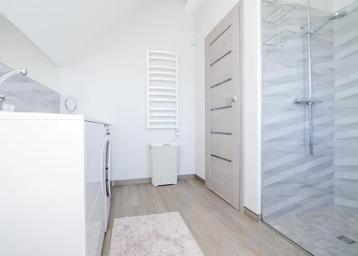 Cohost I 2bd With Private Terrace *