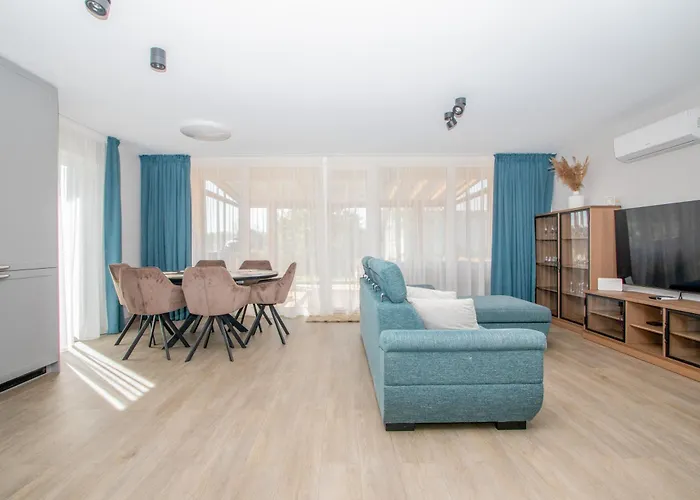 Cohost I 2bd With Private Terrace