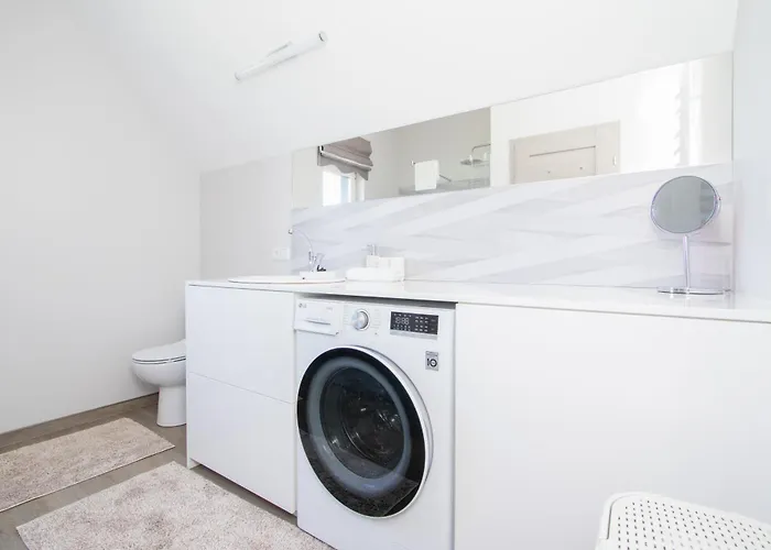 Cohost I 2bd With Private Terrace